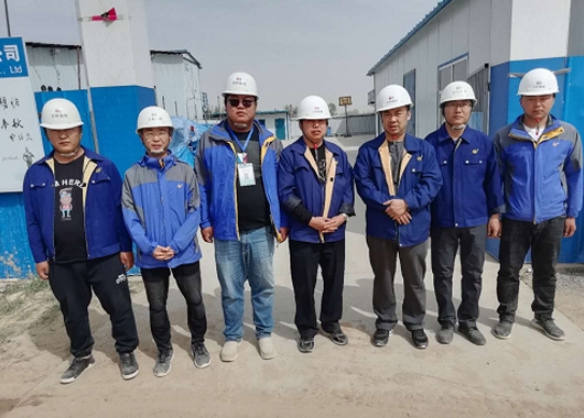 公司領(lǐng)導(dǎo)五?一節(jié)期間慰問(wèn)一線員工